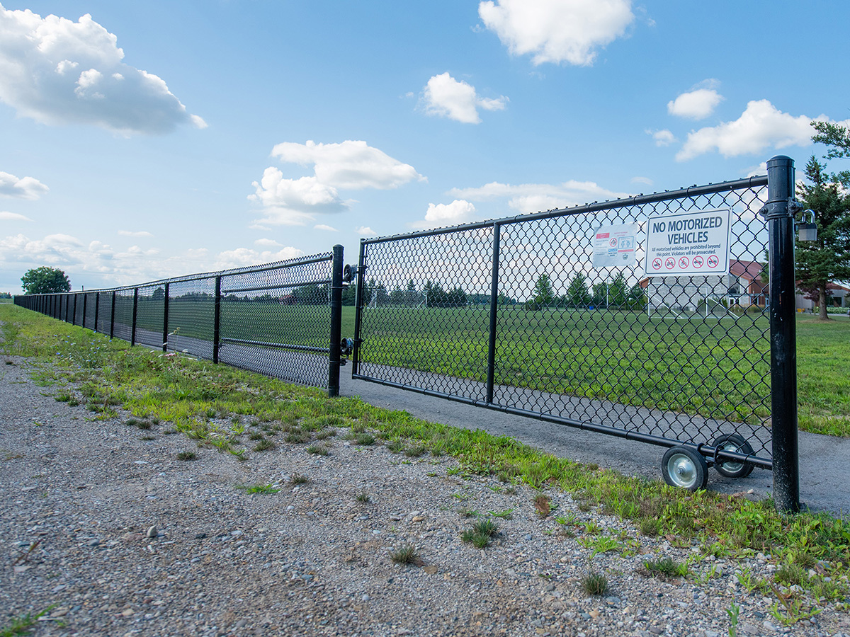 Coloured Chain Link Fence Gate - In-Line Fence
